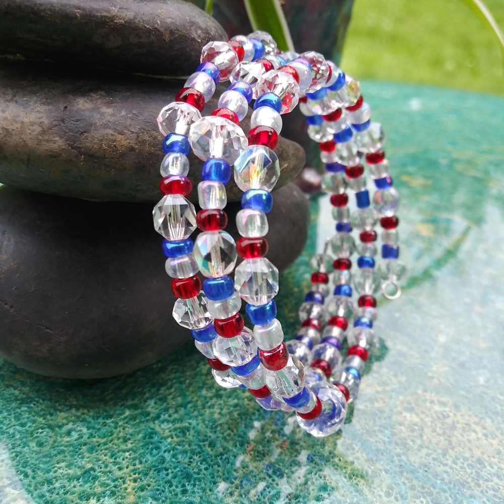 ❤️SOLD❤️Blue Red Glass Beads Bracelet USA Memory Wire Cute America Patriotic - Picture 1 of 9